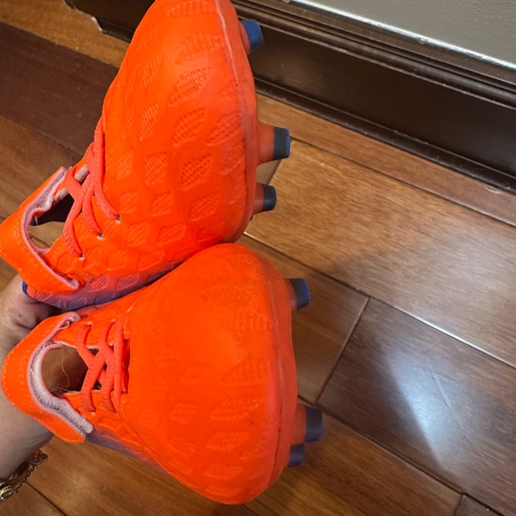 🆕Kids Orange and Blue Soccer Cleats new - Picture 8 of 9